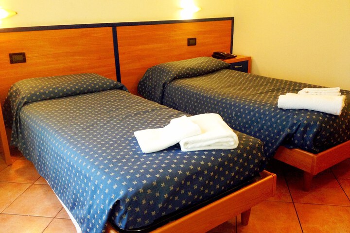 Room 13 of 37