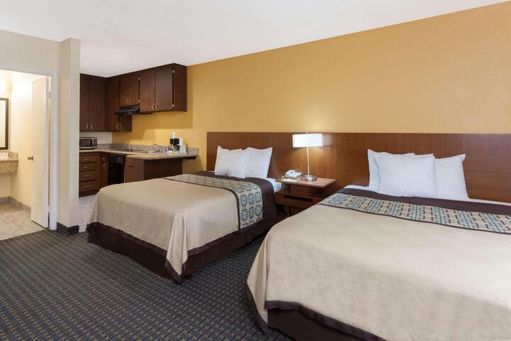 2 Queen Beds Accessible (10 of 10)