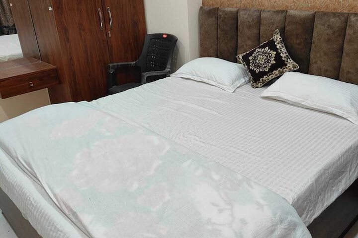 Room 3 of 16