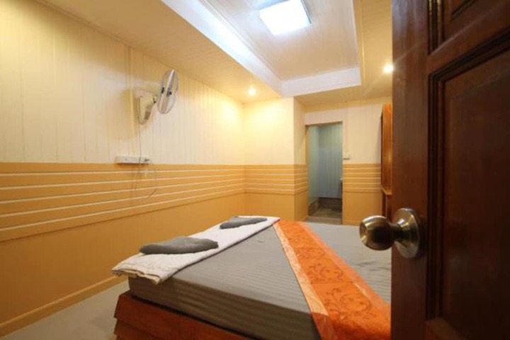 Room 4 of 47