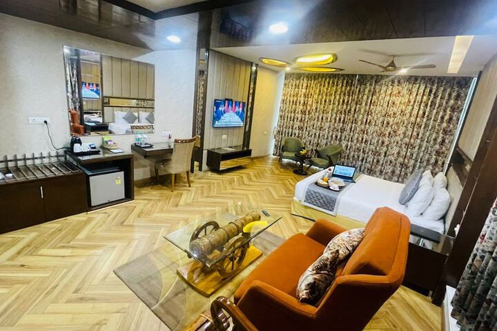 Room 38 of 77