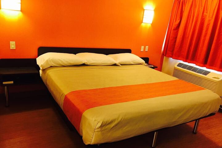 Room 7 of 37