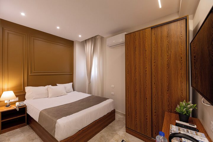 Room 6 of 74