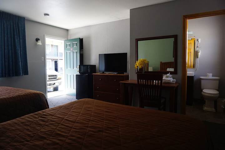 1 Queen Bed (1 of 18)