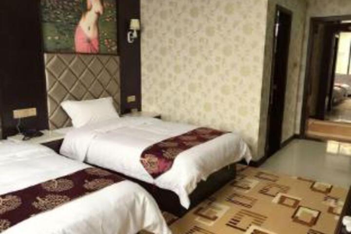 Room 6 of 7