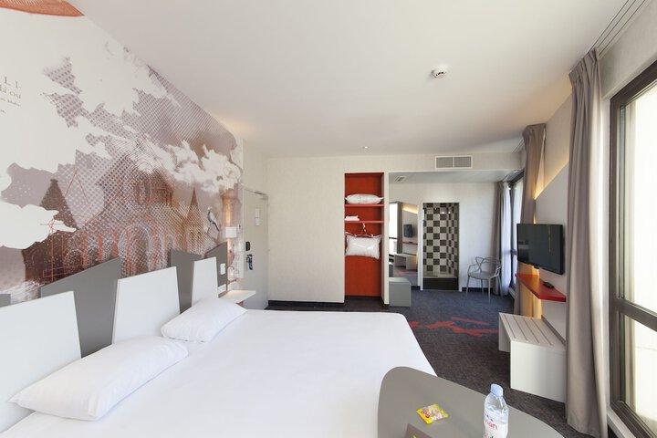 Room 62 of 143