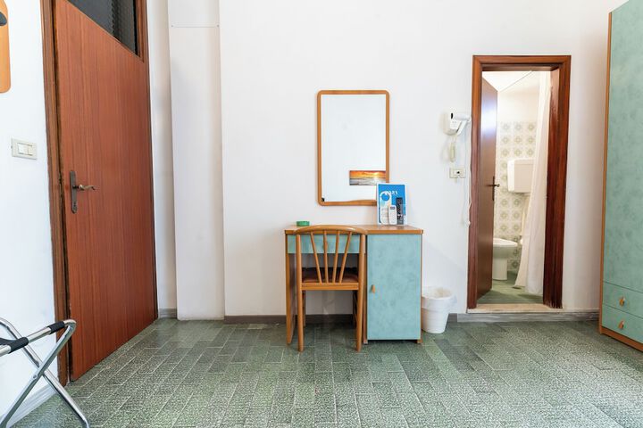 Room 46 of 85