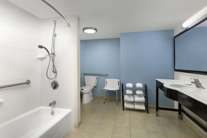 Room 6 of 24