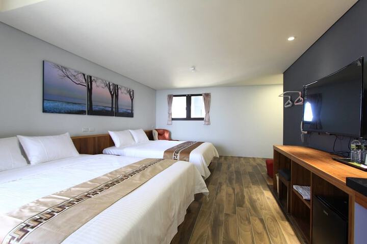 Room 27 of 62