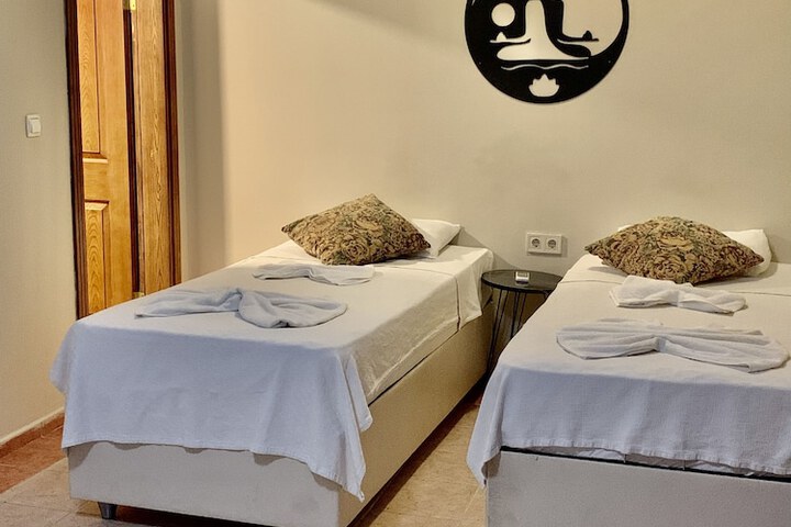 Room 25 of 104