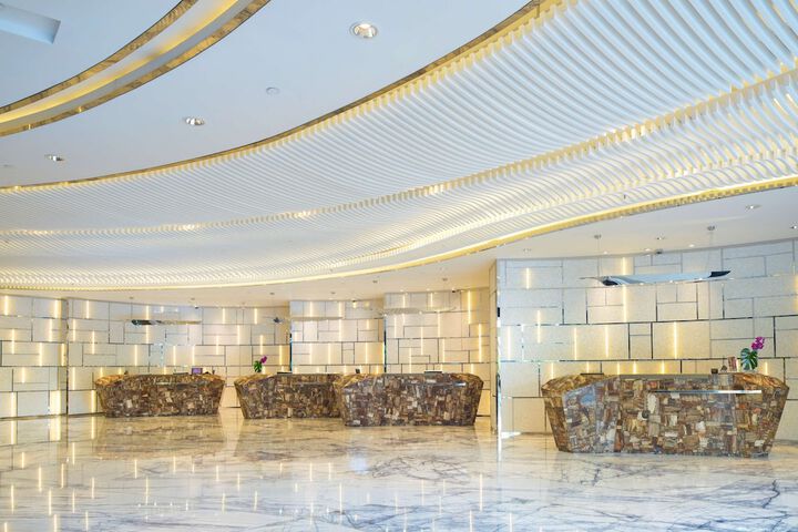 Entrance & Lobby