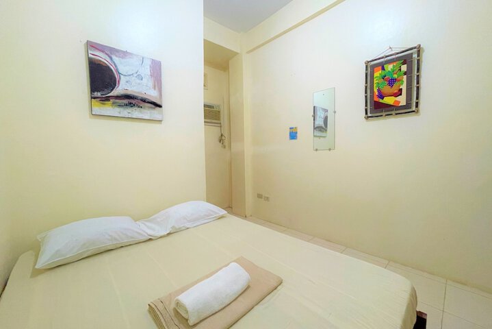 Room 13 of 28