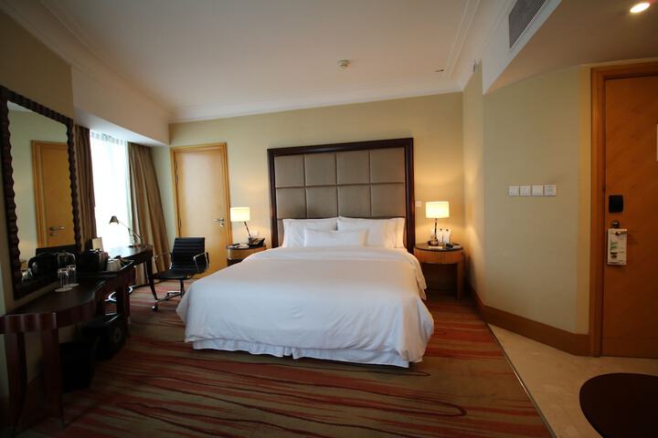 Room 13 of 70