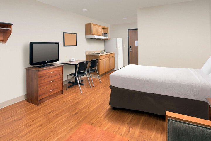 1 Queen Bed (17 of 18)