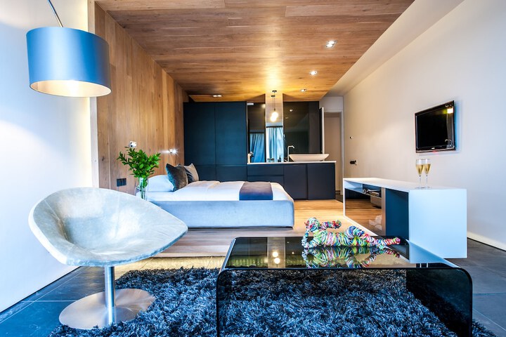 Room 16 of 58