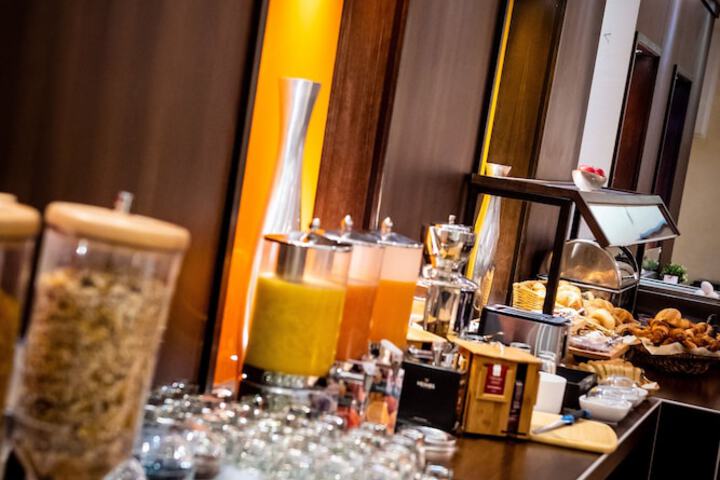Breakfast/Coffee Service 79 of 105
