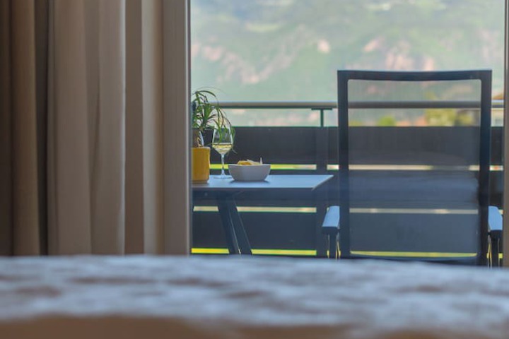 Room 32 of 208