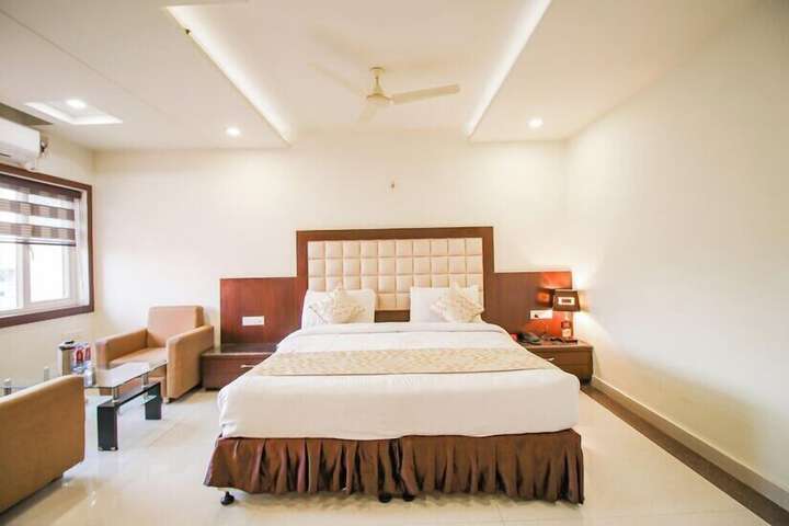 Room 11 of 22