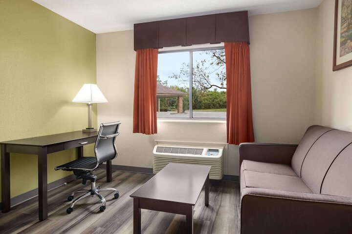 1 King Bed (14 of 14)