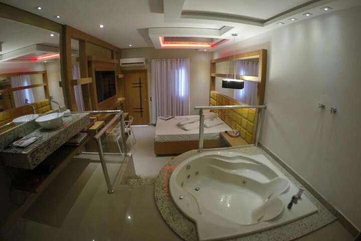 Room 43 of 61