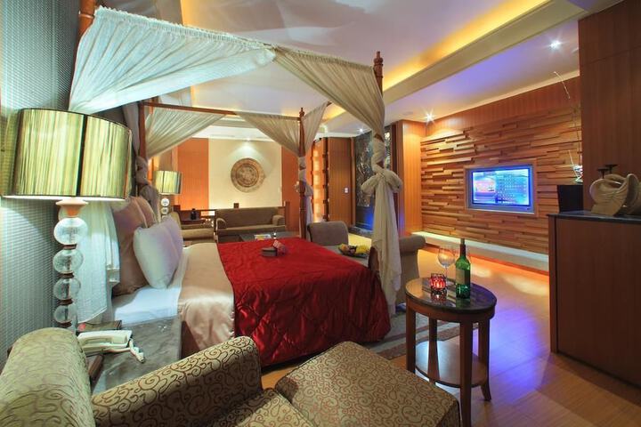 Room 4 of 32