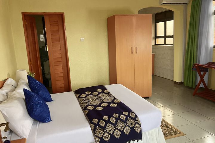 Room 8 of 37