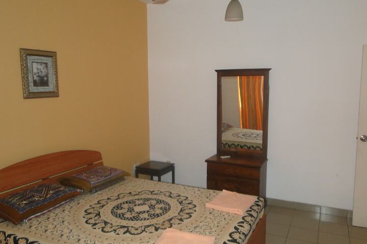 Room 5 of 10