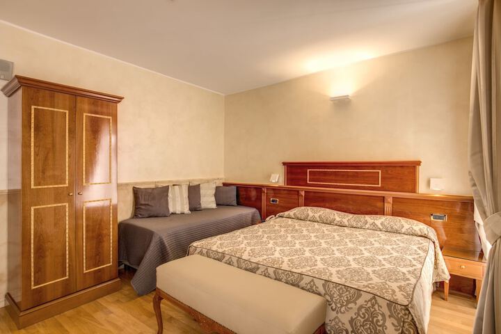 Room 6 of 26