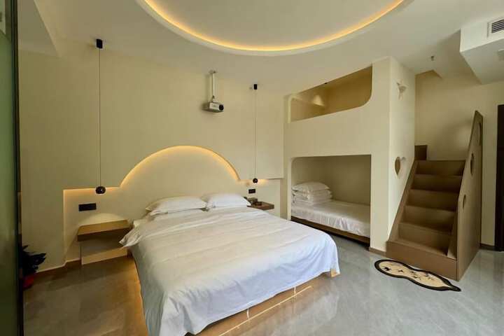 Room 2 of 5
