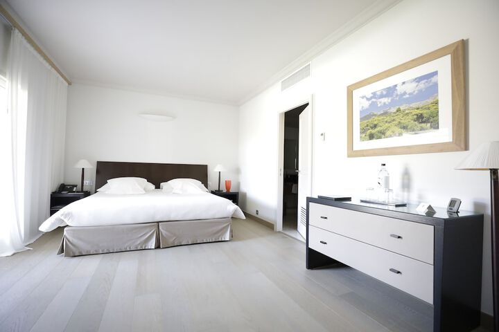 Room 44 of 130