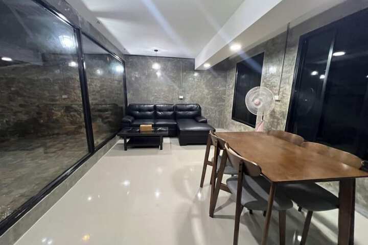 Room 14 of 106