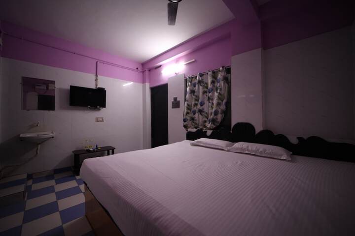 Room 13 of 27