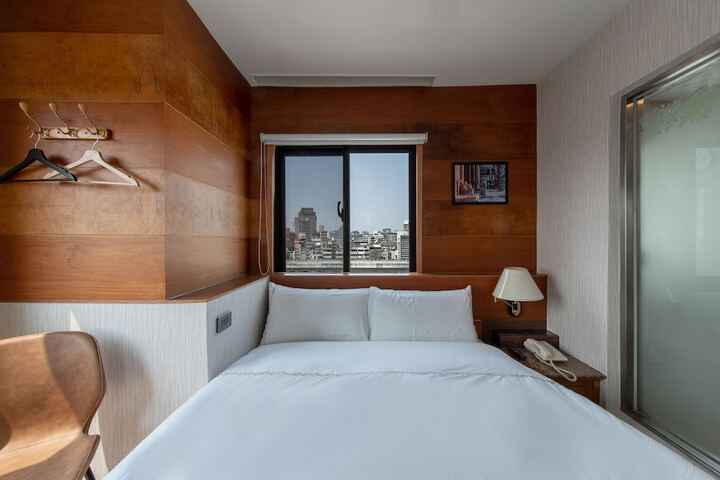 Room 10 of 37