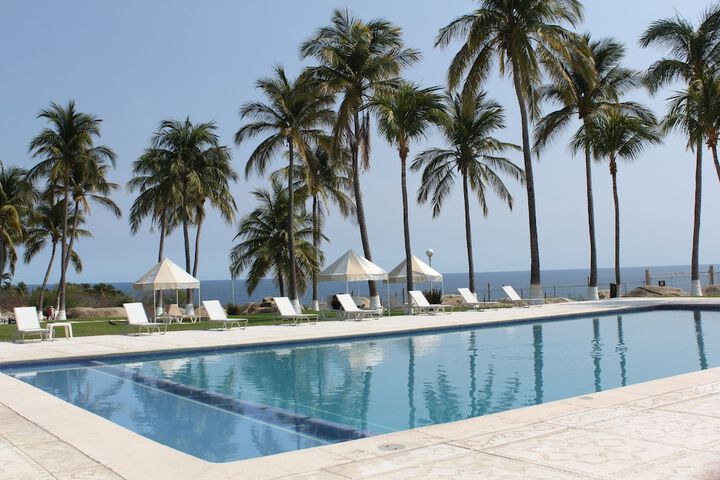 Hotel Pool