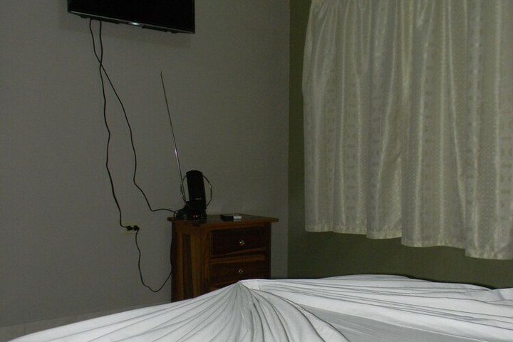 Room 6 of 30