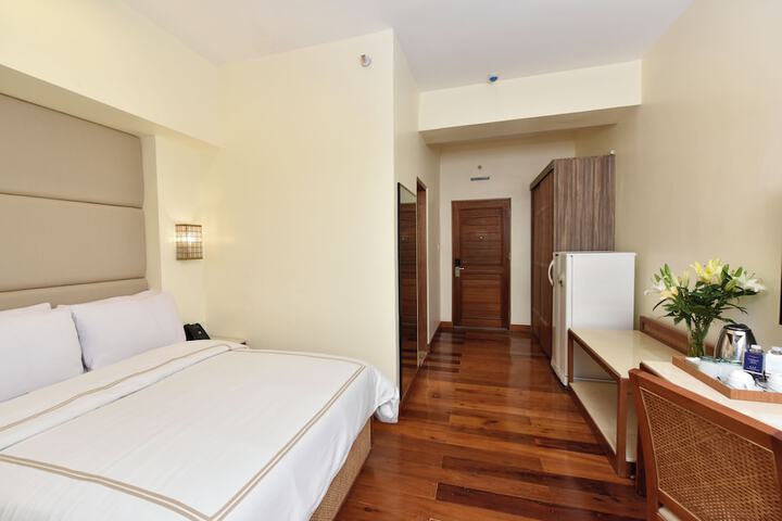 Room 32 of 66