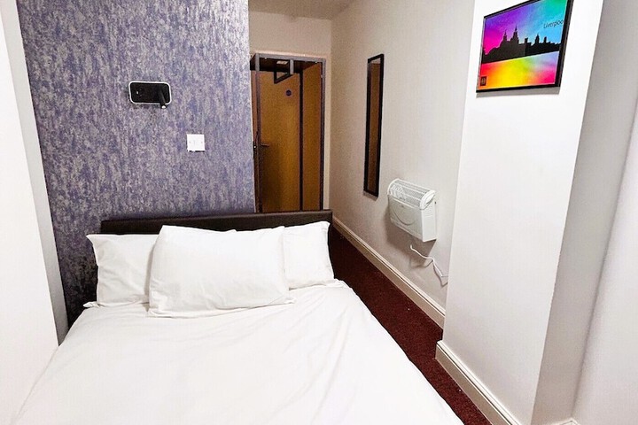 Room 3 of 6