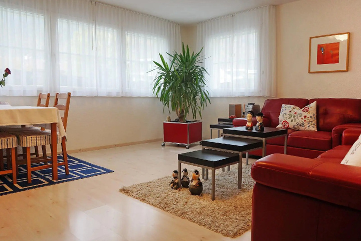 Room 4 of 10