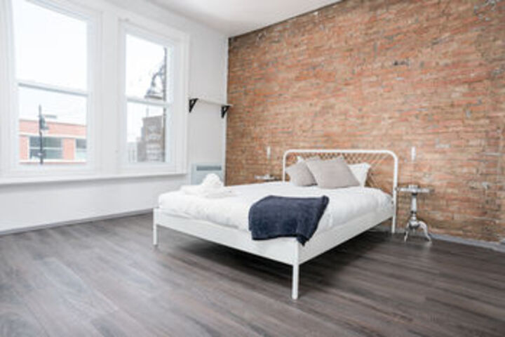Room 4 of 15