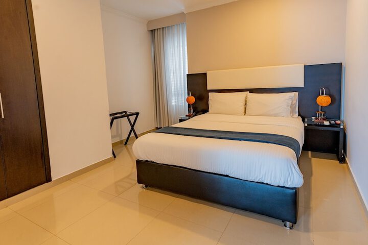 Room 12 of 32