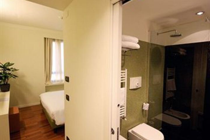 Room 6 of 29