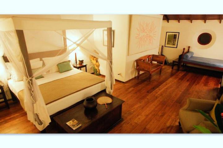 Room 7 of 16