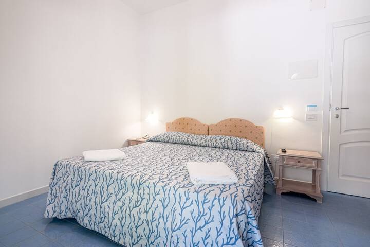Room 8 of 108