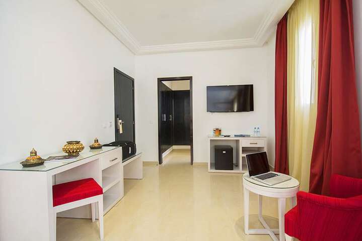 Room 5 of 77