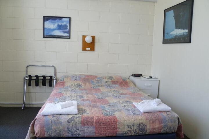 Room 6 of 37