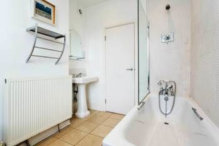 Room 4 of 28