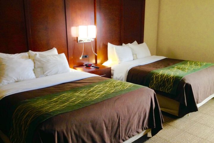 1 Queen Bed Accessible (4 of 24)