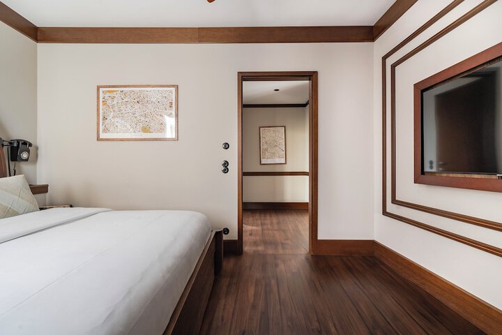Room 9 of 74
