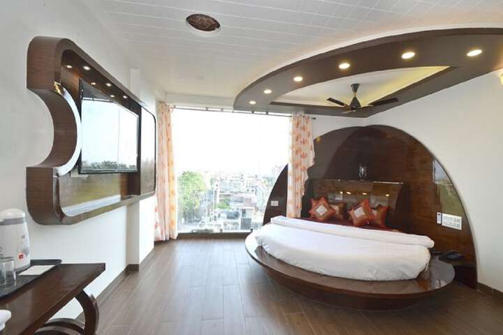 Room 6 of 39