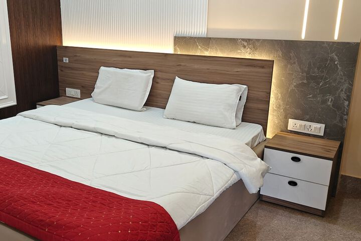 Room 4 of 6